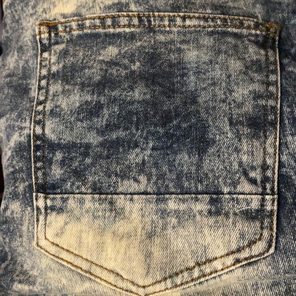 Distressed Side Stone Jean Shorts - Picture 13 of 13